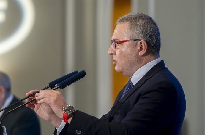 O diretor da Agência Espacial Espanhola, Juan Carlos Cortés Pulido, fala durante o fórum New Defence and Space do New Economy Forum no Mandarin Oriental Ritz Hotel, em 17 de novembro de 2025, em Madri (Espanha).