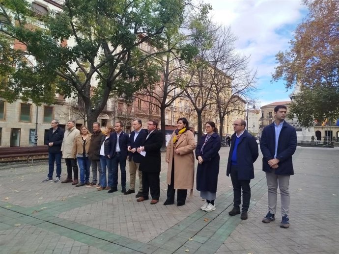El presidente del PNV, Aitor Esteban, y el presidente del PNV en Navarra, Unai Hualde, junto al resto de participantes en la reunión semanal del Euzkadi Buru Batzar