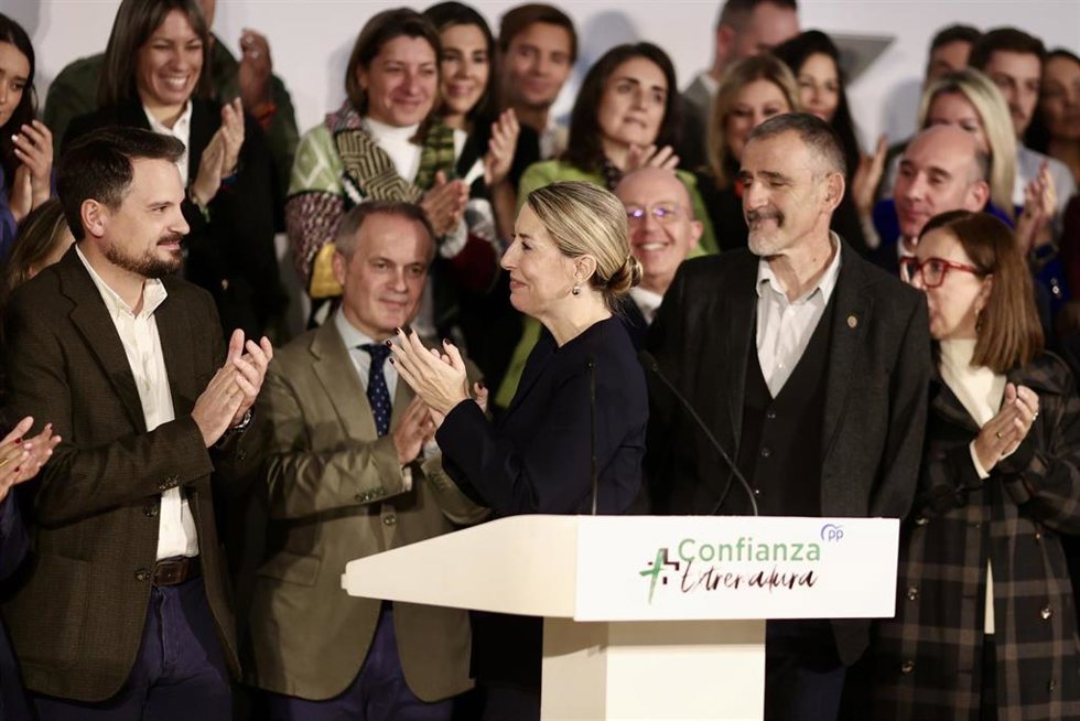 La presidenta de la Junta, María Guardiola, presenta las candidaturas a las elecciones del 21 de diciembre