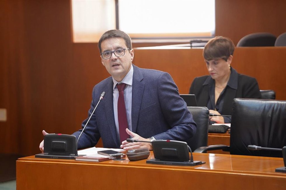 El portavoz del grupo parlamentario socialista en la Comisión de Hacienda, Óscar Galeano.