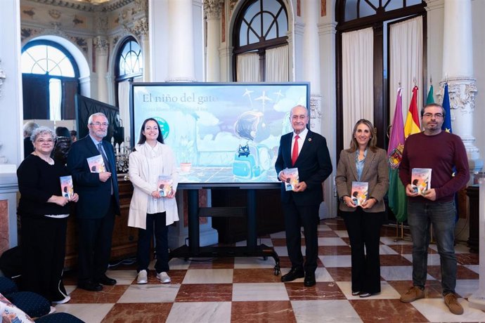 Presentada la obra 'El niño del gato' de María Elena Cabrerizo del Saz, Premio de Literatura Infantil Ciudad de Málaga.