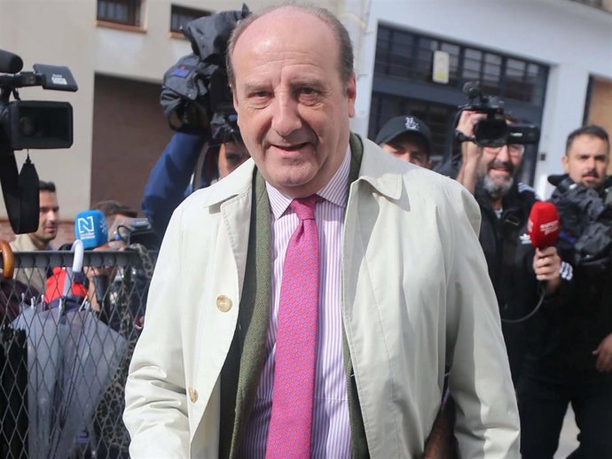 Joaquín Moeckel, abogado de Cayetano Rivera, a su llegada al juicio tras el accidente