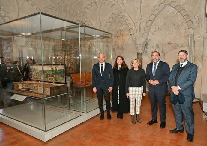 El delegado del Gobierno en CyL, Nicanor Jorge Sen; la gerente de PN, María Dolores Menéndez; la presidenta de PN, Ana de la Cueva; el alcalde de Tordesillas, Miguel Ángel Oliveira, y el director de Galería de Colecciones Reales, Víctor Cageao.