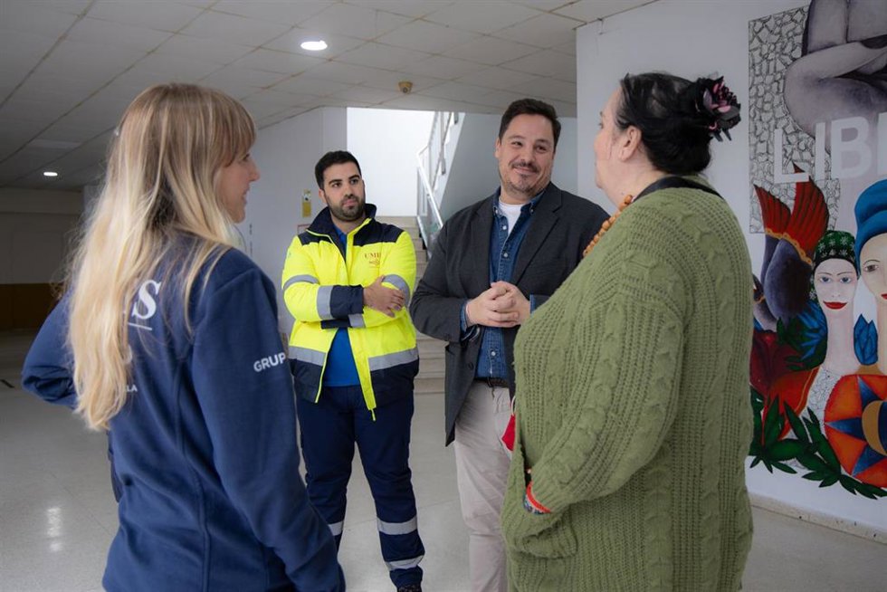 El delegado José Luis García se reúne con responsables de los centros de acogida.