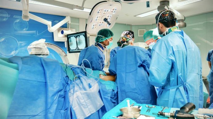 Vista del quirófano en una intervención de Cirugía Ortopédica en el Hospital Virgen del Rocío