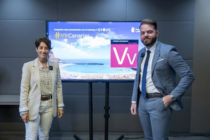 La alcaldesa de Mogán (Gran Canaria), Onalia Bueno, y el director general de Gestiona Mogán, Eduardo Álamo