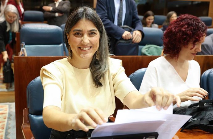 La portavoz de Más Madrid en la Asamblea de Madrid, Manuela Bergerot, durante una sesión plenaria en la Asamblea de Madrid, a 6 de noviembre de 2025