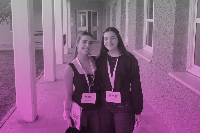 Las alumnas Mar Gutiérrez y Mireia Sánchez del IES Vicent Andrés Estellés