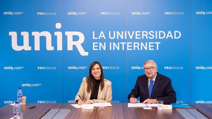 La presidenta de FIU, Jeannette Núñez, y el presidente de UNIR, Rafael Puyol