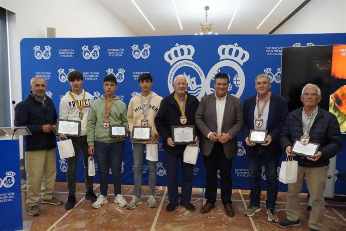 Entrega de premios del 41 Campeonato de caza menor con perro de veterano y júnior en la Diputación de Huelva.