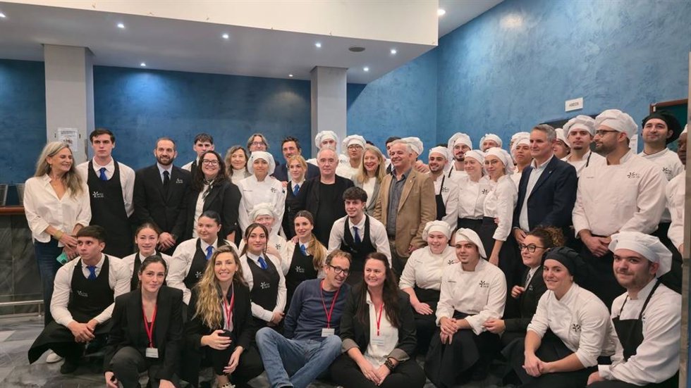 El chef Ferran Adri inaugura en curso en gestión de restauración en Calvi.