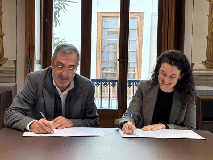 Signatura del conveni de col·laboració entre COAT i Fundació Hortensia Herrero