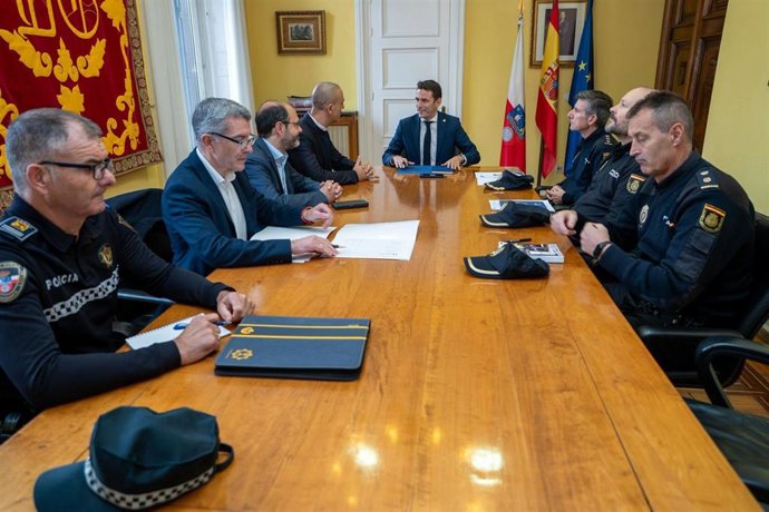 La Policía Nacional busca a dos de los autores de los atracos en un bar y una gasolinera de Torrelavega