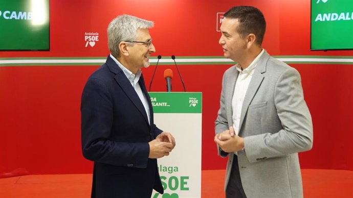 El secretario general del PSOE de Málaga, Josele Aguilar, y el secretario general del PSOE de Coín (Málaga), Salvador Rojas