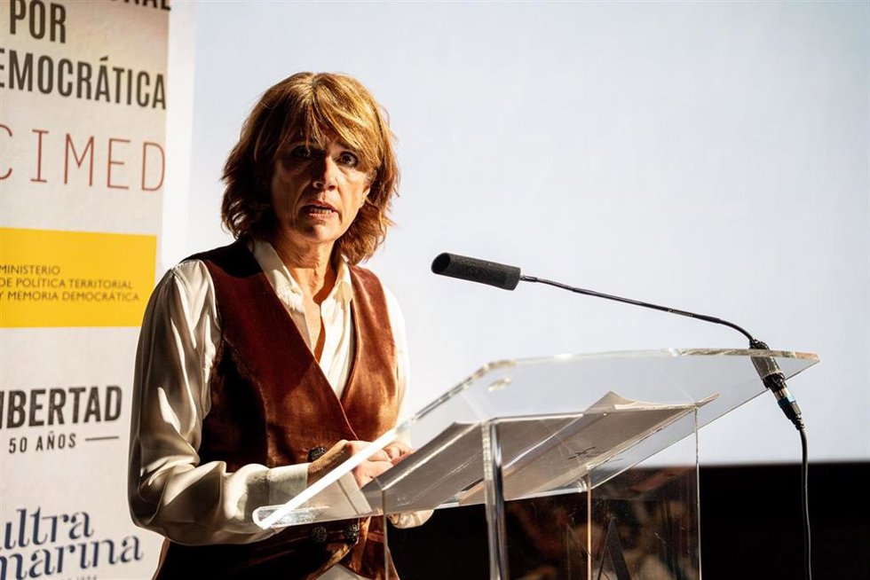 La fiscal de memoria democrática y derechos humanos Dolores Delgado, durante la entrega de los premios Lola González Rico Compromiso y Memoria 2025, a 17 de noviembre de 2025, en Madrid (España). Los premios Lola González Rico Compromiso y Memoria 2025 