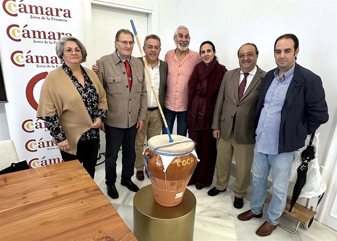 El delegado de Cultura, Grandes Eventos, Patrimonio Histórico y Capitalidad Europea de la Cultura, Francisco Zurita, en la presentación de la zambomba que se celebrará en Jordania.