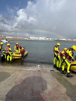 Bomberos del parque de Algeciras en una formación sobre rescates en el agua y en inundaciones