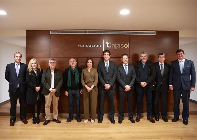 Foto de familia de los premios Flacema en la Fundación Cajasol.