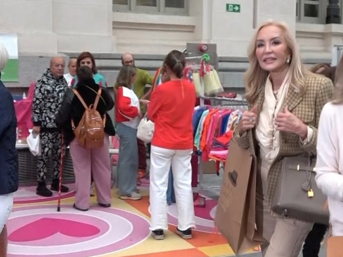 El incómodo cara a cara entre Ágatha Ruiz de la Prada y Carmen Lomana