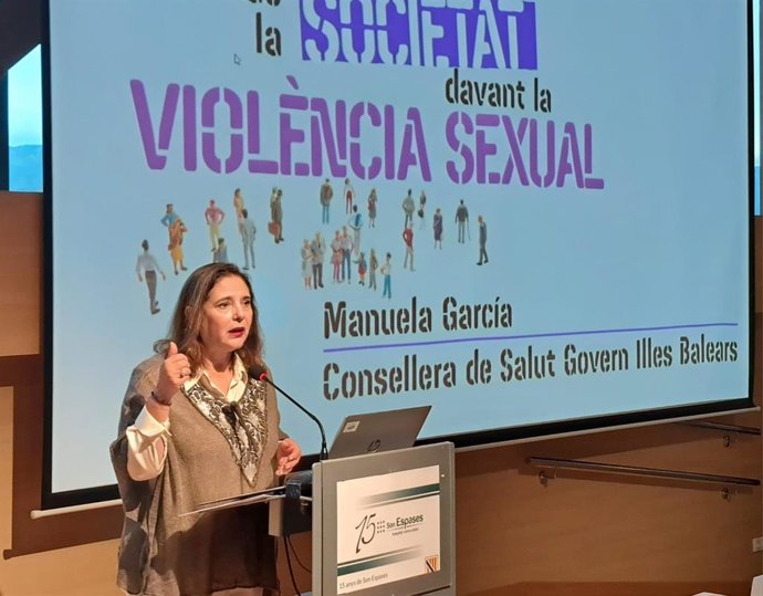 La consellera de Salud, Manuela García, inaugura la jornada 'La respuesta de la sociedad ante la violencia sexual'