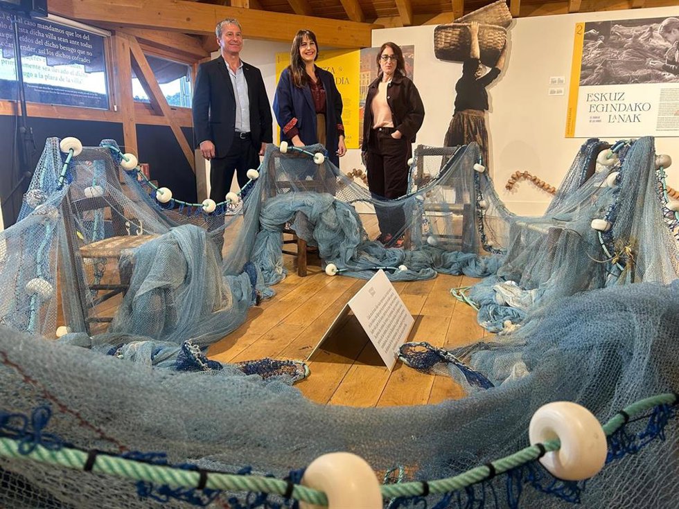 Inauguración de la muestra 'En el embate de la ola. Mujeres y mar en el siglo XX' en Arrantzaleen Museoa, en Bermeo.