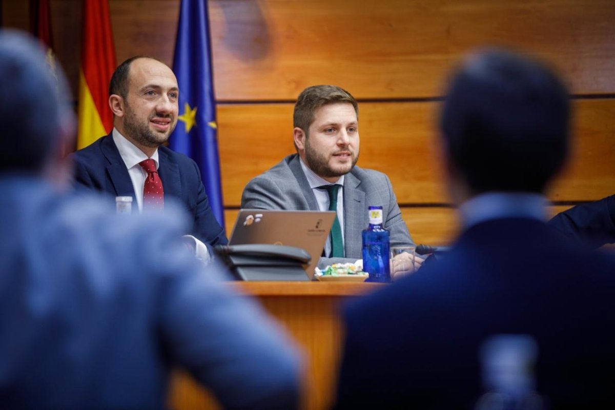 Fomento apuesta por movilidad y vivienda con 475 millones para 2026 y la oposición critica la  falta de inversiones 