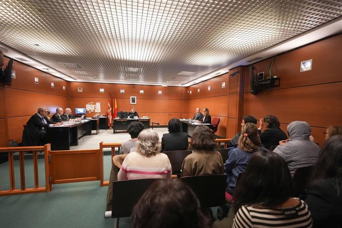 Juicio contra 21 antiabortistas que se concentraban frente a la clínica Askabide en Vitoria-Gasteiz