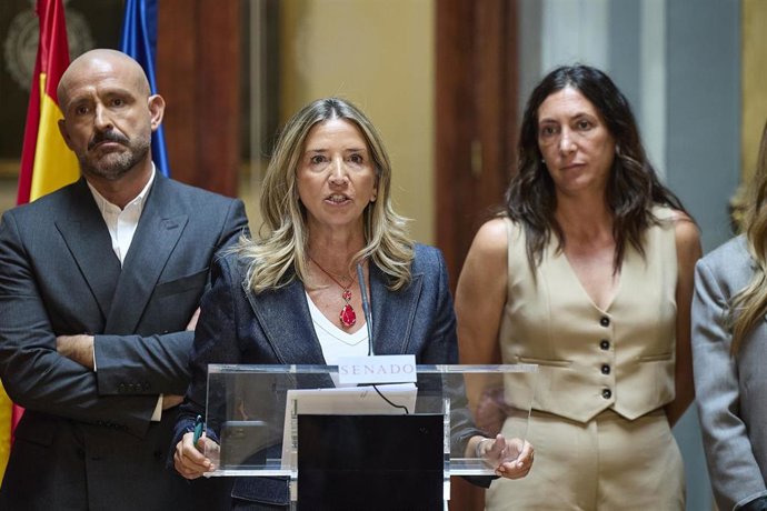 Archivo - La portavoz del GPP en el Senado, Alicia García (c), 