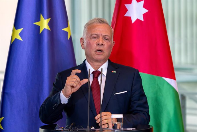 Archivo - Arquivo - 29 de julho de 2025, Berlim: O rei Abdullah II da Jordânia participa de uma coletiva de imprensa conjunta com o chanceler alemão Friedrich Merz na Chancelaria Federal. Foto: Soeren Stache/dpa