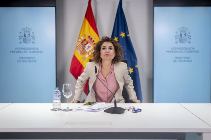 La vicepresidenta primera y ministra de Hacienda, María Jesús Montero, durante una rueda de prensa tras la reunión del Consejo de Política Fiscal y Financiera (CPFF), en el Ministerio de Hacienda, a 17 de noviembre de 2025, en Madrid (España).