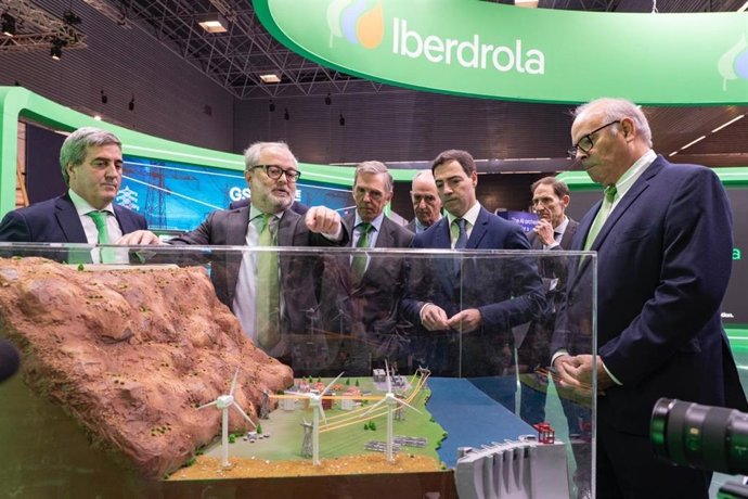 El Lehendakari, en su visita al stand de Iberdrola en ENLIT Europe 25 que se inaugurará este martes en el BEC de Barakaldo (Bizkaia)