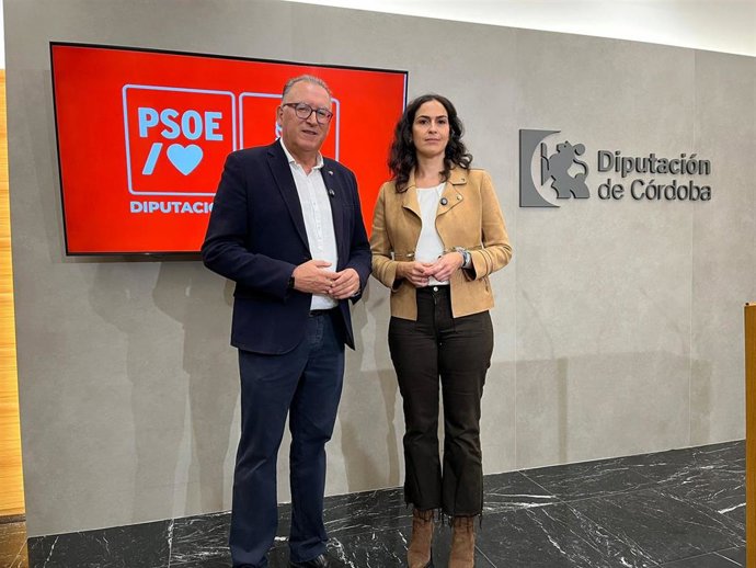 Los socialistas Juan Díaz y Desirée Benavides.
