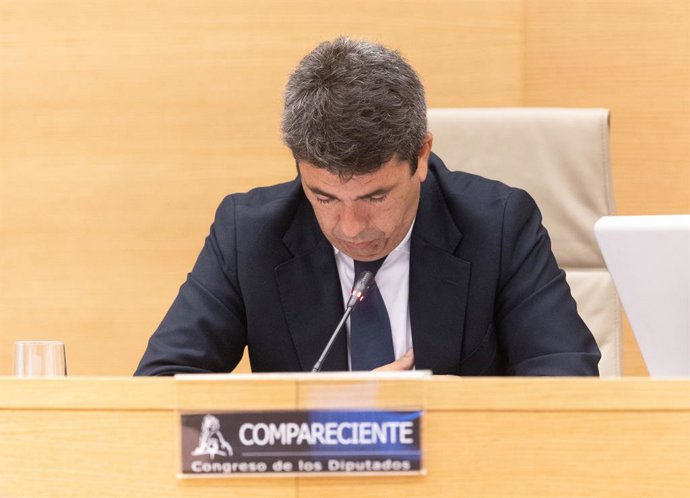 El president de la Generalitat valenciana en funcions, Carlos Mazón, compareix davant de la comissió de la dana, en el Congrés dels Diputats, a 17 de novembre del 2025