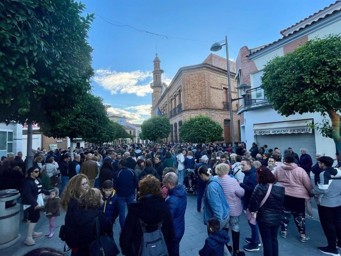 Concentración en Nerva por el desbordamiento del barranco de Santa María de Nerva (Huelva).