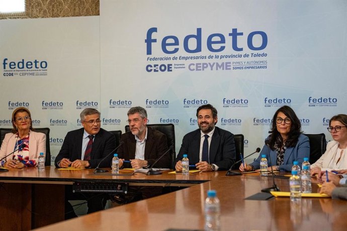 Núñez en el encuentro con el Comité Ejecutivo de la Federación Empresarial Toledana (Fedeto), junto al vicesecretario de Economía y Empleo del PP, Alberto Nadal.