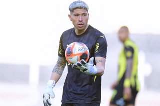 Futbol, Penarol vs Nacional.  Fecha 2, Torneo Clausura 2025.  El jugador de Penarol Brayan Cortes, es fotografiado durante un partido del Torneo Clausura contra Nacional disputado en el estadio Campeon del Siglo en Montevideo, Uruguay.  09/08/2025  Dante