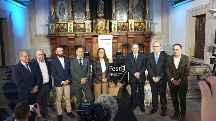 Las autoridades, durante la presentación del PanFest en Zamora.
