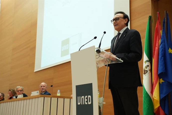 El consejero de Universidad, Investigación e Innovación, José Carlos Gómez Villamandos, durante la inauguración del curso académico.