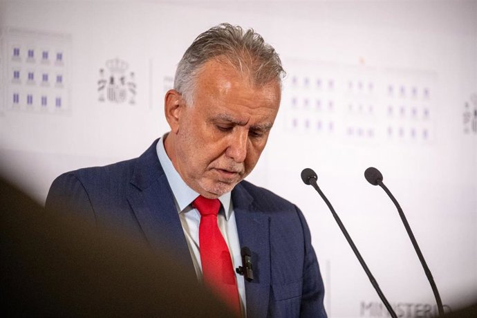 El ministro de Política Territorial y Memoria Democrática, Ángel Víctor Torres, comparece en rueda de prensa, en el Ministerio de Política Territorial y Memoria Democrática, a 4 de noviembre de 2025, en Madrid (España).