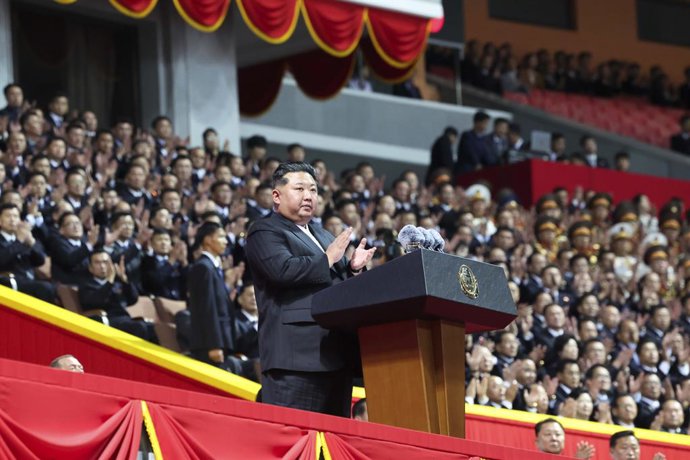 Archivo - PYONGYANG, Oct. 10, 2025  -- Kim Jong Un, general secretary of the Workers' Party of Korea (WPK) and president of the State Affairs of the Democratic People's Republic of Korea (DPRK), attends a grand commemorative meeting to celebrate the 80th 