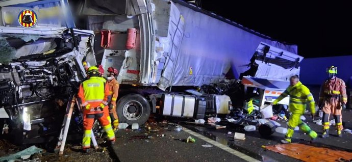 Accidente con tres camiones implicados en l'Alcudia