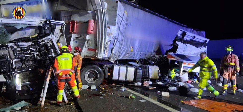 Accidente con tres camiones implicados en l'Alcudia