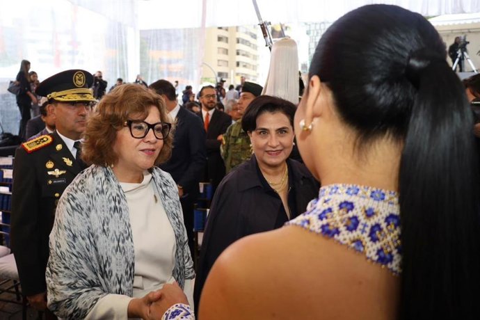 De izquierda a derecha: las ministras de Trabajo y Exteriores de Ecuador, Ivonne Núñez y Gabriela Sommerfeld