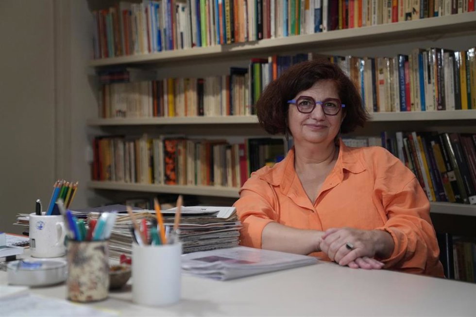 La profesora de Historia Medieval en la UB e hija de Ernest Lluch, Rosa Lluch, en una entrevista de Europa Press