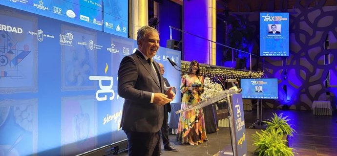 El consejero de Medio Ambiente, Universidades, Investigación y Mar Menor, Juan María Vázquez, durante el discurso de clausura de los X Premios de Gastronomía Región de Murcia