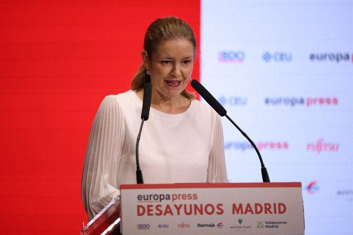 La consejera de Familia, Juventud y Asuntos Sociales de la Comunidad de Madrid, Ana Dávila-Ponce de León, durante un Desayuno Madrid, en el Meeting Place, a 18 de noviembre de 2025, en Madrid (España). El encuentro ha sido organizado por Europa Press.
