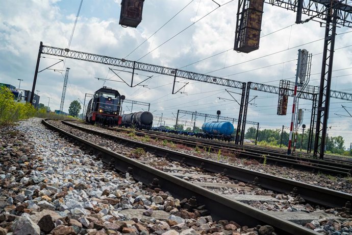 Archivo - July 28, 2025, Warsaw, Mazovia, Poland: A freight train is seen on the railway lines of the cargo terminal. On the morning of Monday, the 28th of July, Polish train drivers protest and picket outside the Warsaw terminal of freight carriers, PKP 