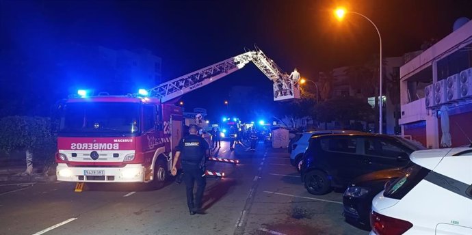 Incêndio em um bloco de apartamentos em Arona