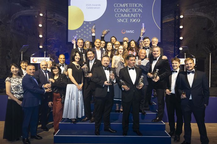 A la izq: Carlos Carrión, Cayetano Otero y Nuria de la Torre