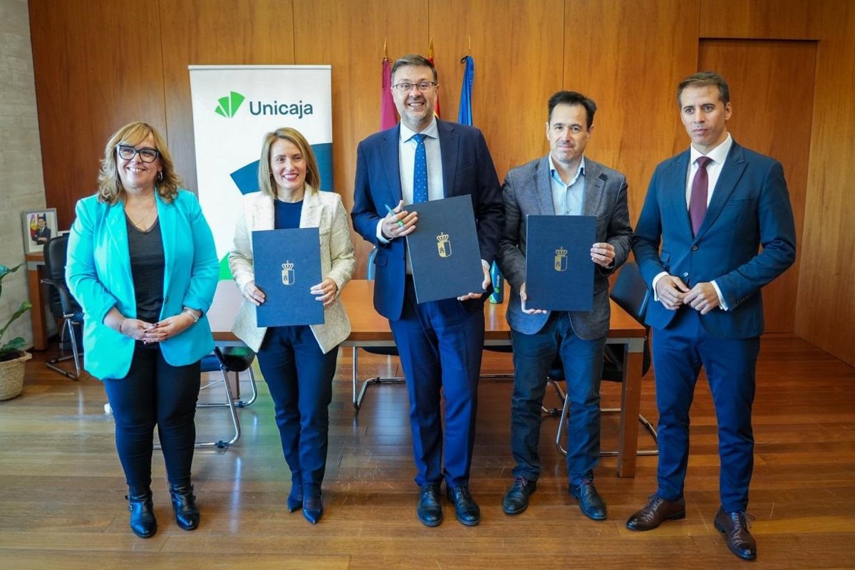 Junta y Unicaja suscriben un convenio para impulsar  Somos Deporte  en las categorías de cadete e infantil en C-LM